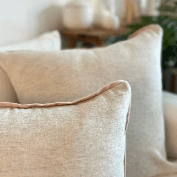 Almohadon Adare con vivo beige