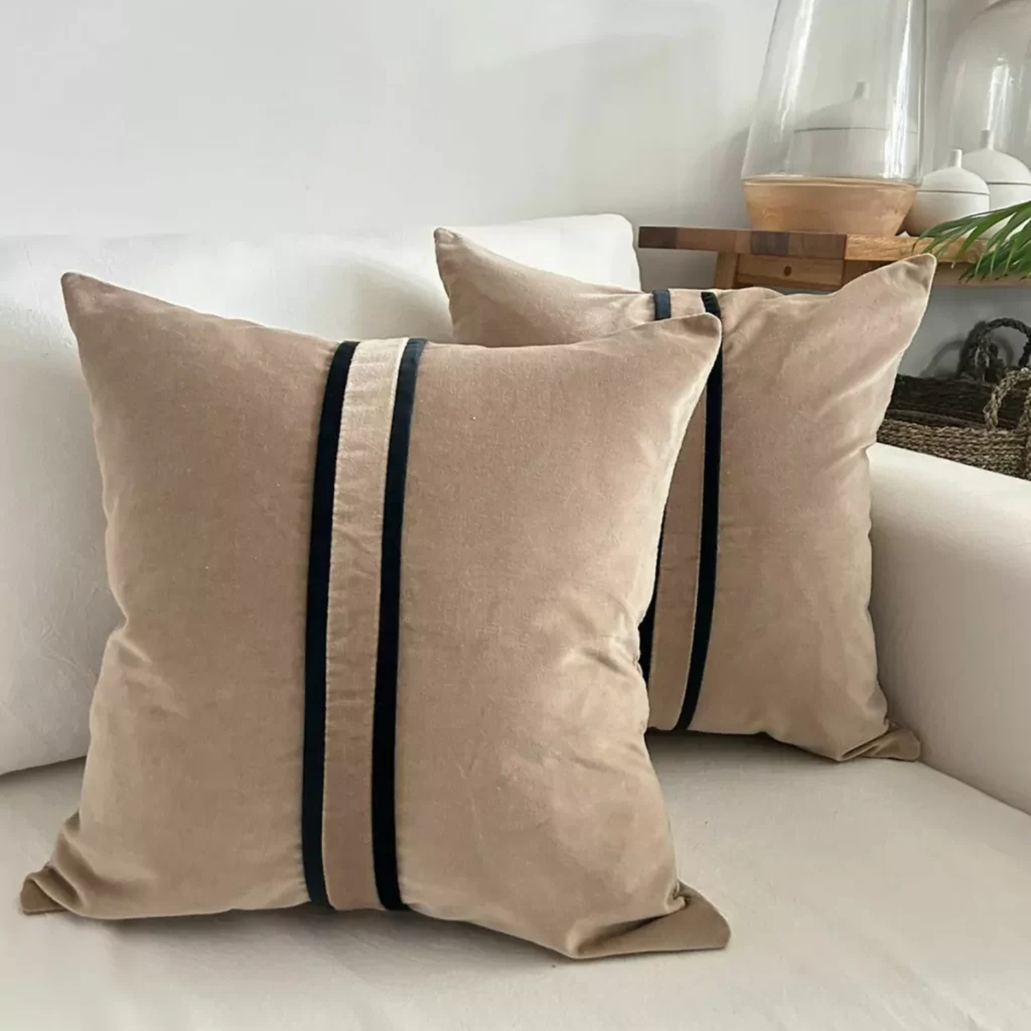 Almohadon Cong Vison con raya negra